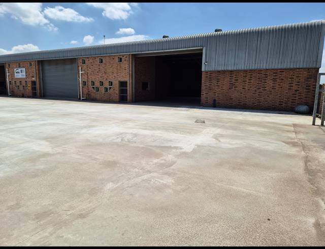 525M² WAREHOUSE TO LET IN BRENTWOOD PARK